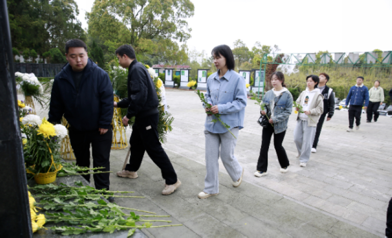 貴州共青團、少先隊組織開展“追尋·2026·清明祭英烈”主題活動。