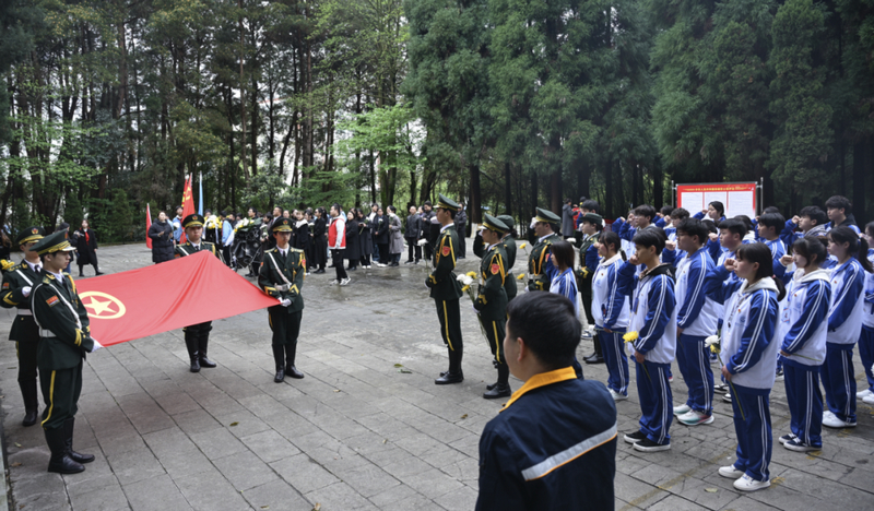 貴州共青團(tuán)、少先隊(duì)組織開展“追尋·2026·清明祭英烈”主題活動(dòng)。