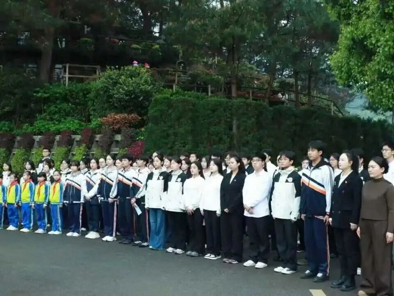 貴州共青團、少先隊組織開展“追尋·2026·清明祭英烈”主題活動。