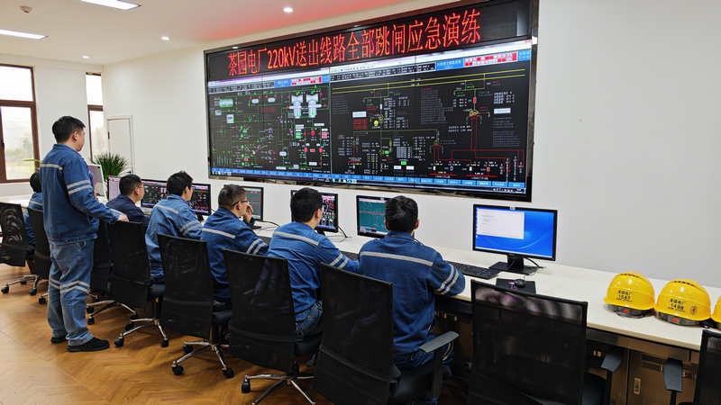 運行人員進行仿真機反事故演習。王學蛟攝