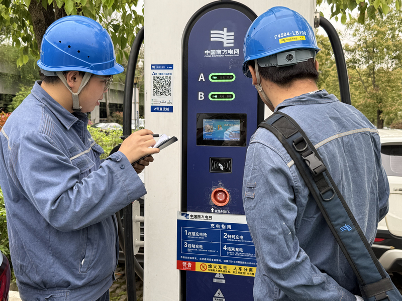 工作人員正在日常巡檢。韋敏攝