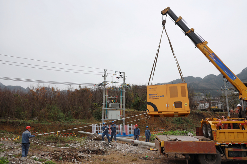 貴州省黔西南州晴隆縣雞場鎮雞場壩智能配電網示范臺區建設現場。