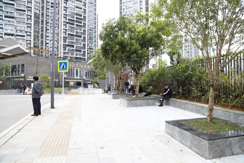 3.項目改造后拓寬的人行通道。