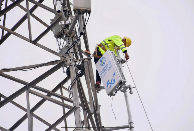 畢節(jié)移動5G網(wǎng)絡建設施工現(xiàn)場。