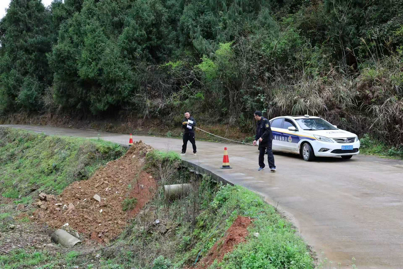 筑牢道路安全防線。