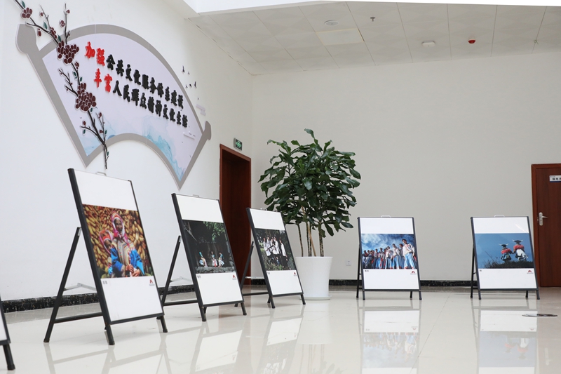 2026年全民美育教育課堂之展覽活動——“光映山河?影記人間”攝影作品展在觀山湖區文化館正式開展.jpg