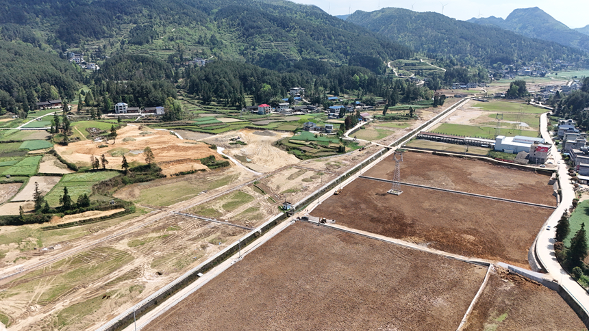 10萬畝高標(biāo)農(nóng)田建設(shè)加速跑 不誤農(nóng)時保春耕。