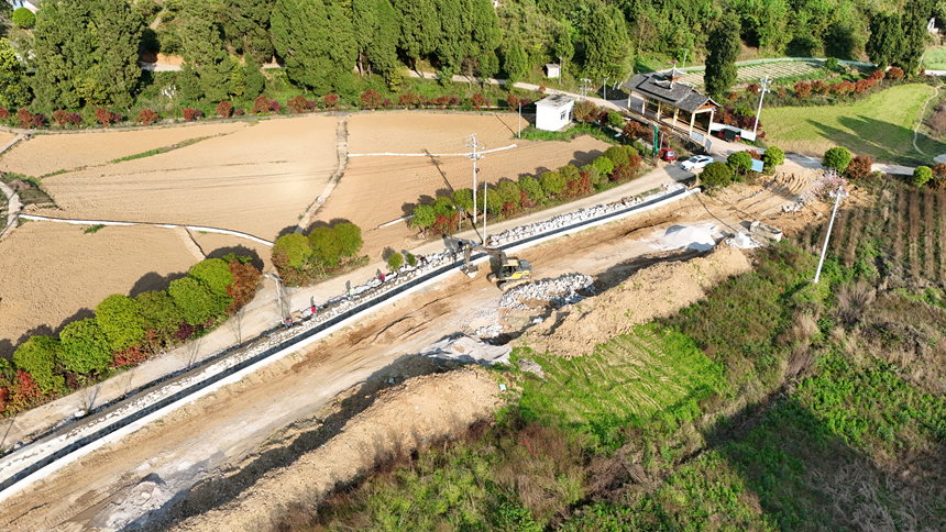 10萬畝高標(biāo)農(nóng)田建設(shè)加速跑 不誤農(nóng)時保春耕。