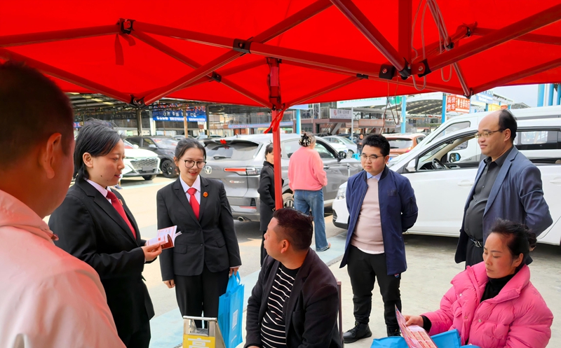 精準普法進園區(qū), 法治服務(wù)直達市場前沿。 花溪區(qū)人民法院供圖.jpg