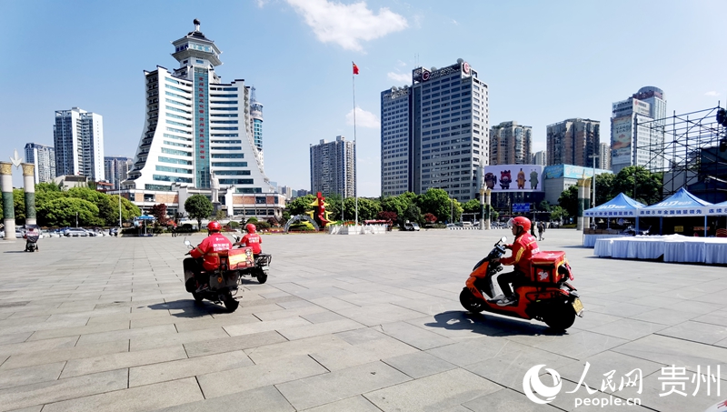 新業態從業人員將化身為“流動的宣傳員”，奔赴大街小巷開展消防宣傳志愿服務。人民網記者 王秀芳攝.jpg