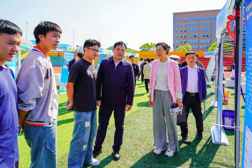 貴州省2026年春季促就業(yè)攻堅(jiān)行動(dòng)教育類專場雙選會(huì)現(xiàn)場。