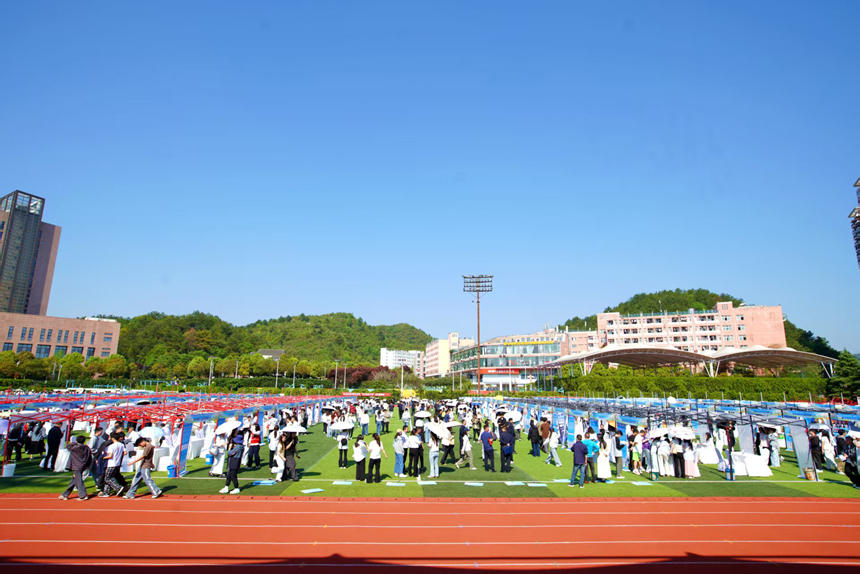 貴州省2026年春季促就業(yè)攻堅(jiān)行動(dòng)教育類專場雙選會(huì)現(xiàn)場。
