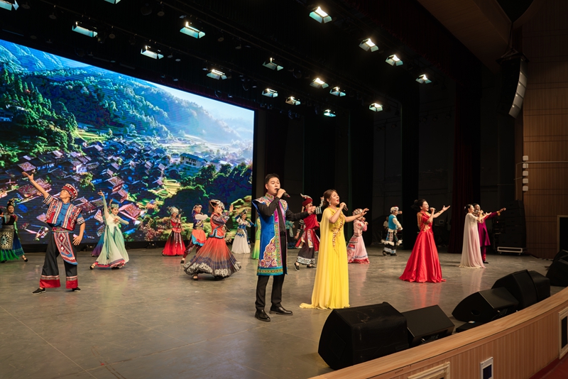 歌伴舞《大美貴州》.jpg