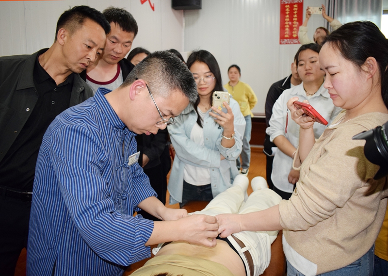 松桃為中醫類專業技術人員充電蓄能。