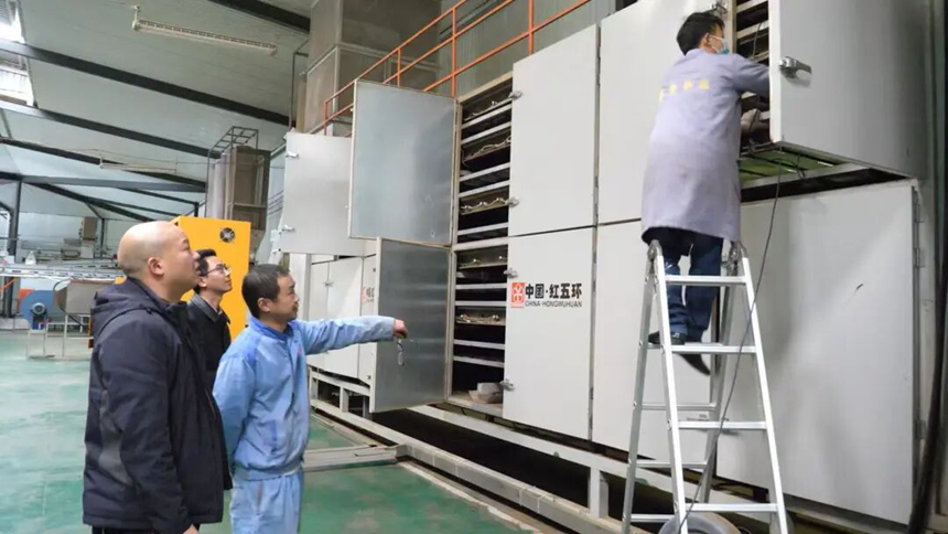 政企聯(lián)動擴產(chǎn)能 以學(xué)促干解企憂。