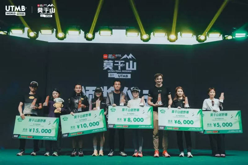 頒獎(jiǎng)現(xiàn)場。