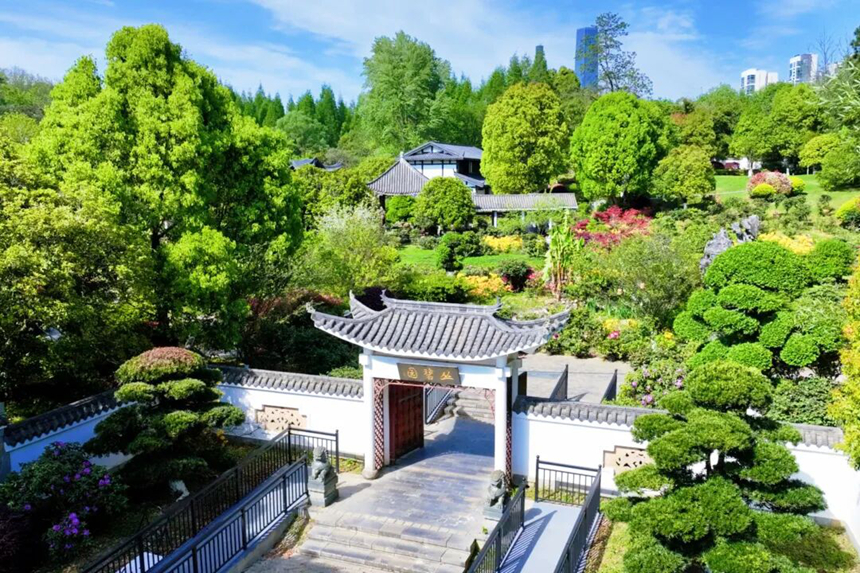 觀山湖公園內的叢碧園 。吳成艷攝