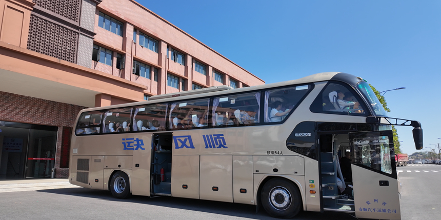 安順經開區政企聯動輸送務工人員穩就業。