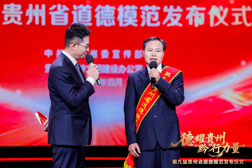 陳華鋒接受采訪時表示：要把家風一代代傳下去。