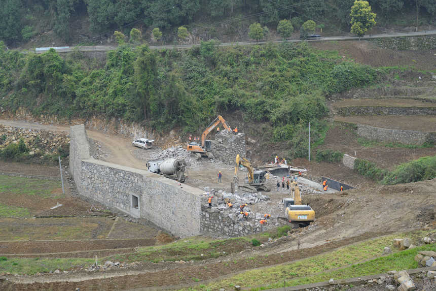 項目建設現場一篇火熱。