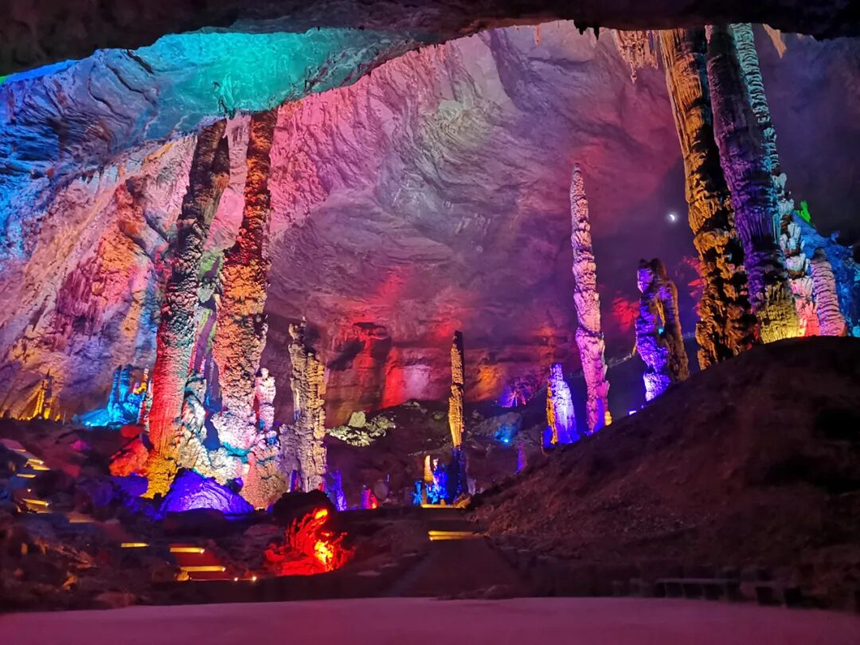 九龍洞景區(qū)。